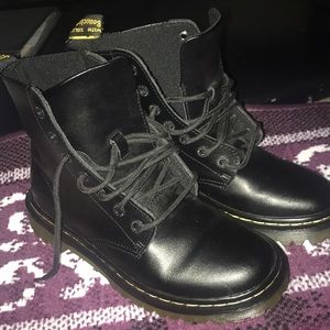 Sz 7 women's dr. Martens boots